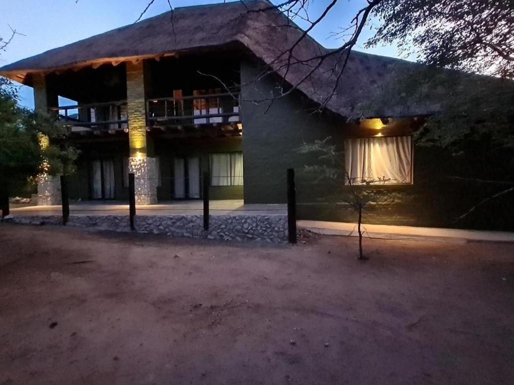 Croc Orvyll'S Kruger Lodge Marloth Park Exterior foto
